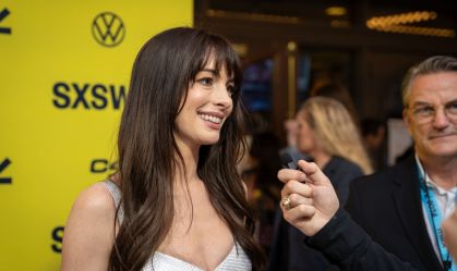 Anne Hathaway se emociona e chora no SXSW: "Jamais esquecerei"