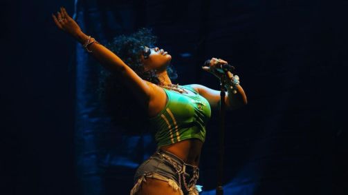 SZA se declara ao Brasil após show no Lollapalooza