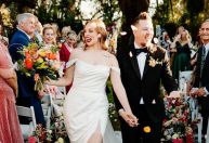 Madrinhas surpreendem noiva com versão de música de Taylor Swift em casamento