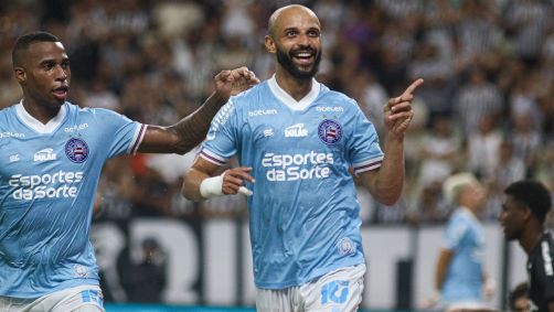 Thaciano comemora o segundo gol do Bahia sobre o Ceará