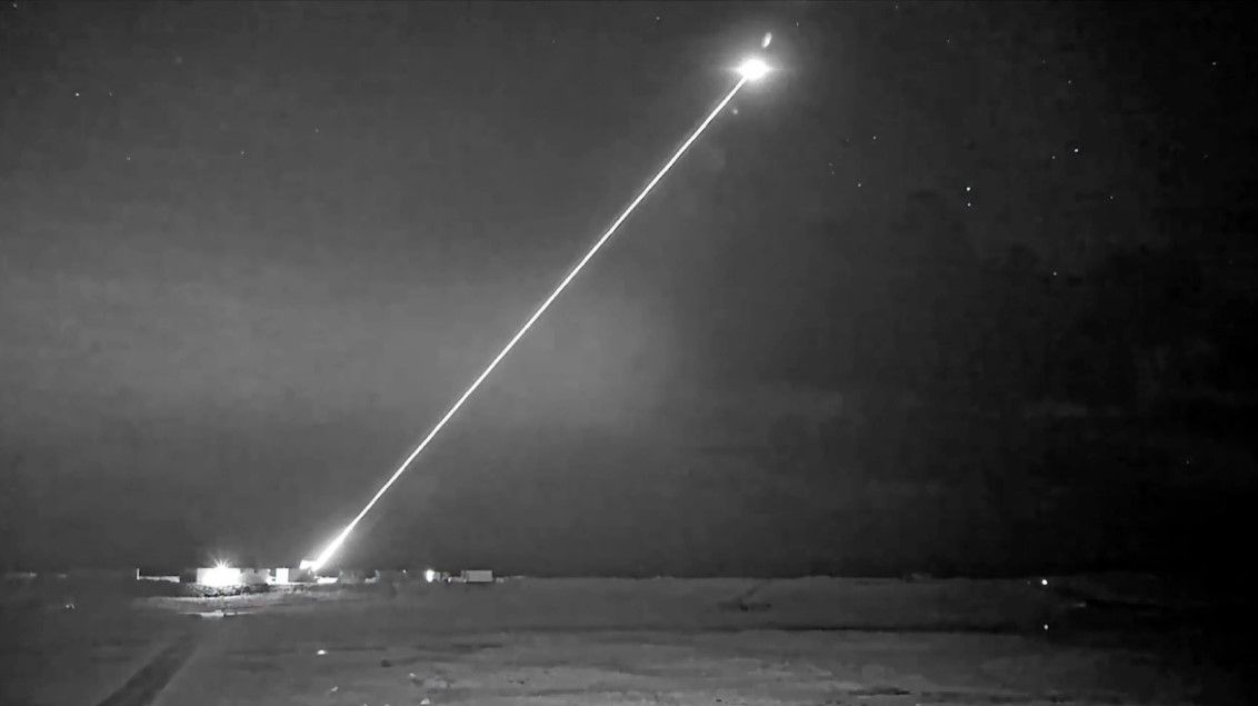A arma laser DragonFire foi testada em janeiro em um campo de tiro britânico na Escócia / Divulgação/Ministério da Defesa do Reino Unido