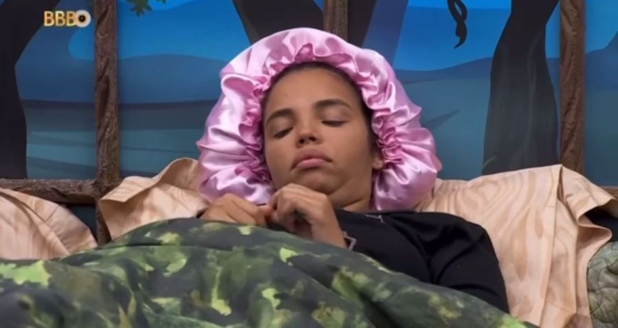 Pitel com touca de cetim no BBB 24 / Reprodução/Instagram/Giovanna Pitel