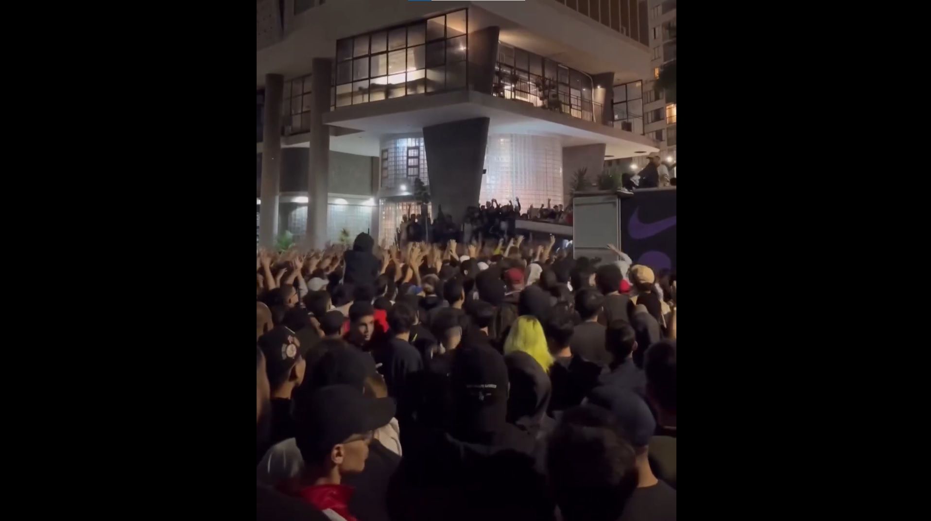 Tumulto ocorreu devido ao excesso de pessoas durante distribuição de produtos da Nike em São Paulo