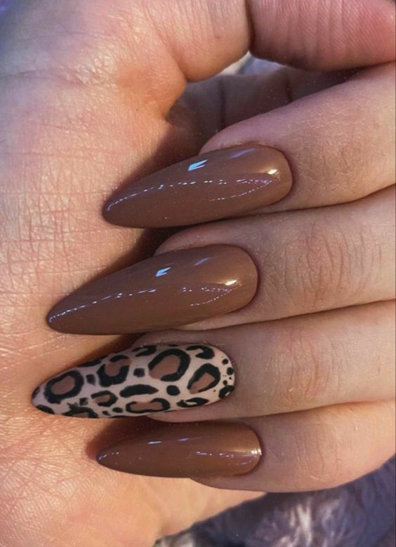 É possível incluir o animal print nas unhas / Reprodução/Pinterest