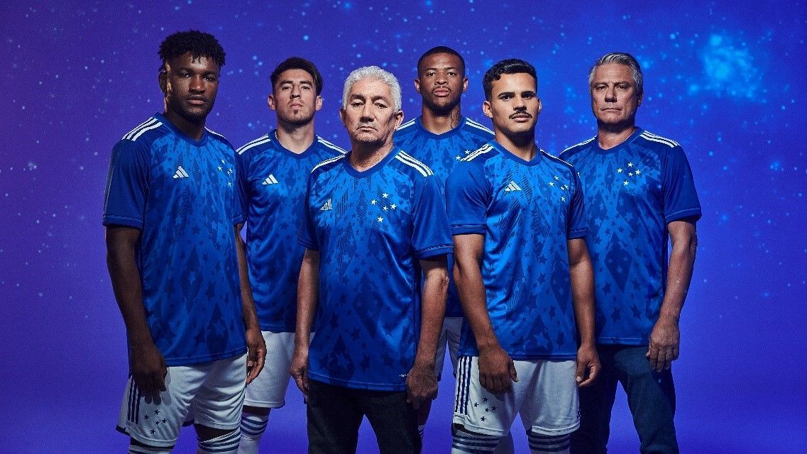 Com presença de ídolos, Cruzeiro divulgou novo uniforme nesta terça (5)