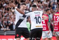 Vasco goleia Portuguesa e se classifica às semifinais do Carioca