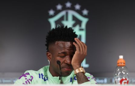 Vinicius Jr. foi às lágrimas em entrevista coletiva antes de amistoso contra a Espanha