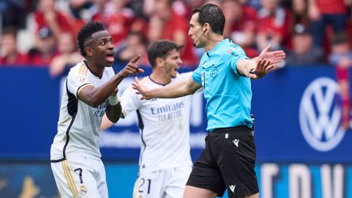 Vinicius Júnior discute com o árbitro de Osasuna x Real Madrid