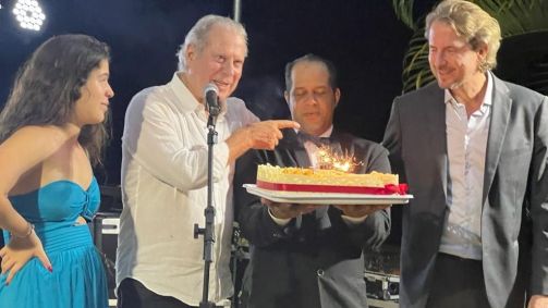 O ex-ministro José Dirceu comemora o seu aniversário de 78 anos ao lado dos filhos Maria Antônia, a mais nova, e Zeca Dirceu, o mais velho, deputado federal, em uma casa do Lago Sul, bairro nobre de Brasília.