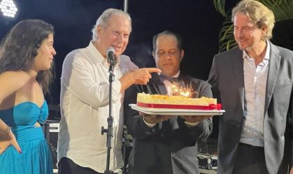 O ex-ministro José Dirceu comemora o seu aniversário de 78 anos ao lado dos filhos Maria Antônia, a mais nova, e Zeca Dirceu, o mais velho, deputado federal, em uma casa do Lago Sul, bairro nobre de Brasília.