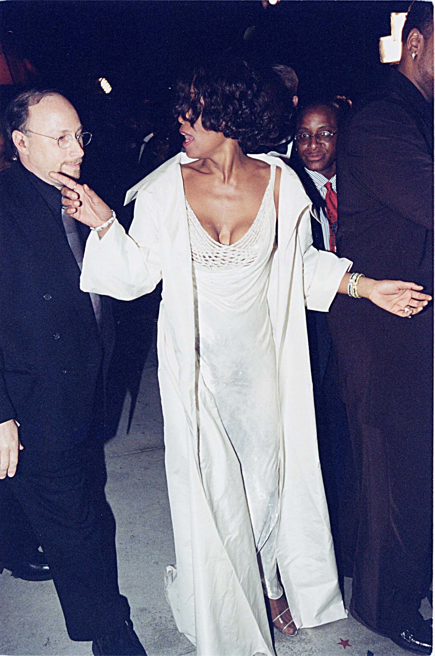 Whitney Houston durante o Oscar de 1999 • Jeff Kravitz/Getty Images