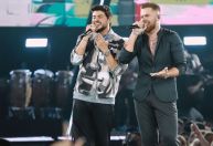 Zé Neto, da dupla com Cristiano, cai do palco durante gravação de novo DVD; veja
