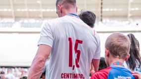 Fortaleza usa camisa com marcas de sangue após atentado