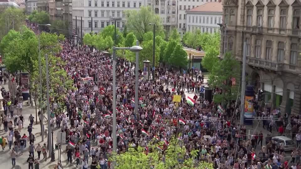 Tens of thousands march against PM Orban in Budapest