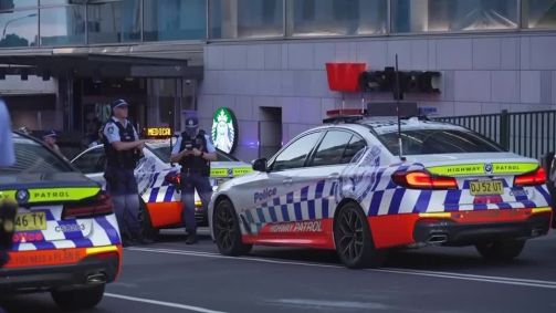 &quot;As pessoas estavam gritando, gritando&quot;, diz testemunha de shopping de Sydney, Austrália, após ataque a faca
