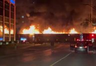 Vídeo: Trem com vagões em chamas é visto em cidade no Canadá