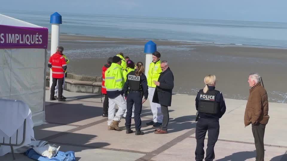At least five migrants die in attempt to cross English Channel