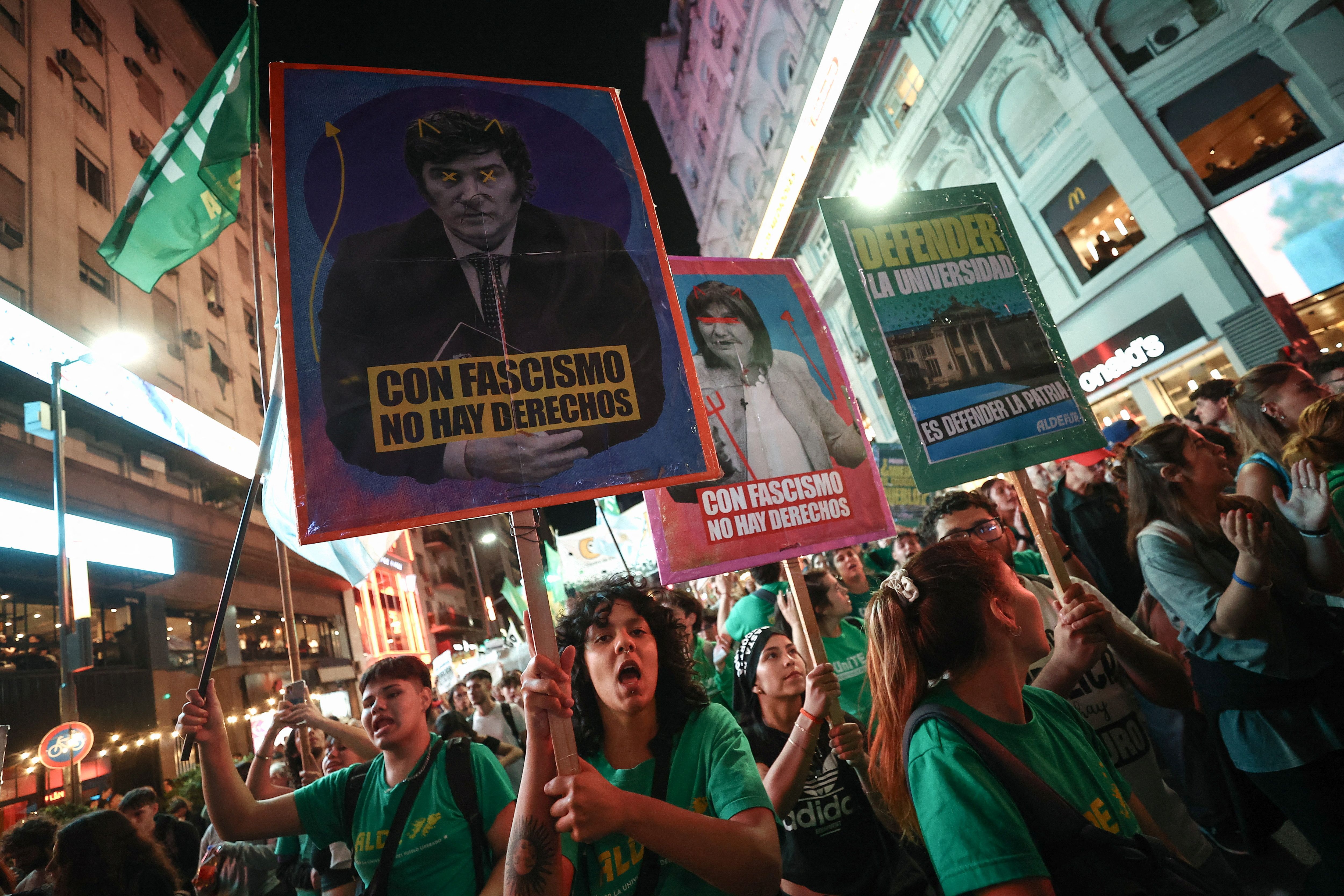 Protesto em Buenos Aires contra cortes no orçamento da educação 23/04/2024 REUTERS/Agustin Marcarian / REUTERS