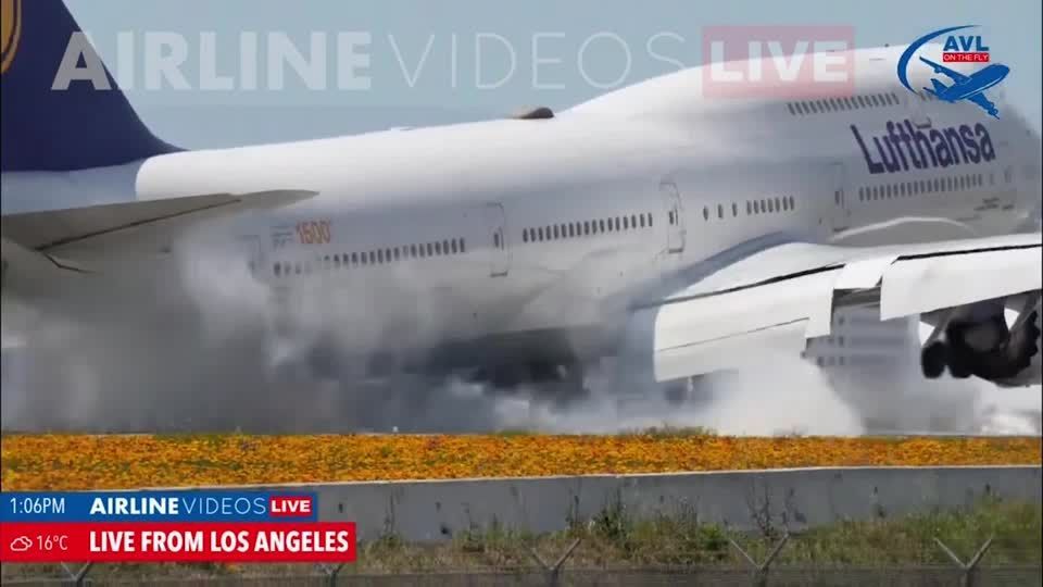 Momento em que avião da Lufthansa realiza um pouso forçado em Los Angeles, nos EUA