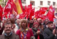 Milhares de apoiadores pedem que Pedro Sánchez não renuncie na Espanha