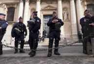 Polícia francesa expulsa manifestantes em protesto contra Israel na Sorbonne