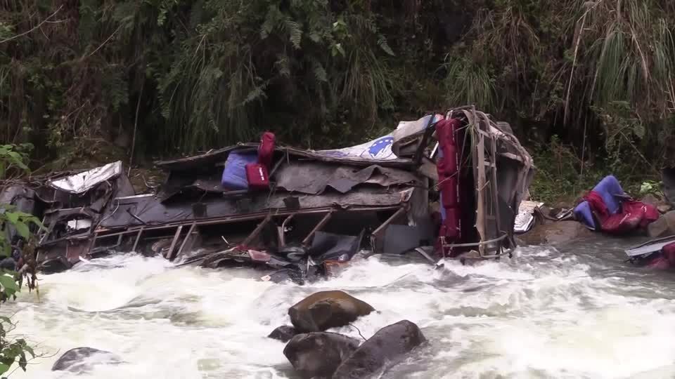 Acidente de ônibus no Peru deixa 25 mortos e ao menos 13 feridos
