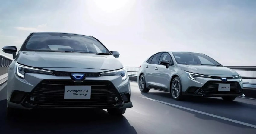 Nova versão chega no Japão para as carrocerias sedã e perua. O hatch ficou de fora (crédito: Divulgação/Toyota)