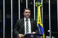 Flávio diz que existe "preço" para não seguir com candidatura "até o fim"