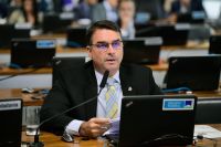 Lindbergh aciona STF contra Flávio Bolsonaro por sugerir ataque dos EUA