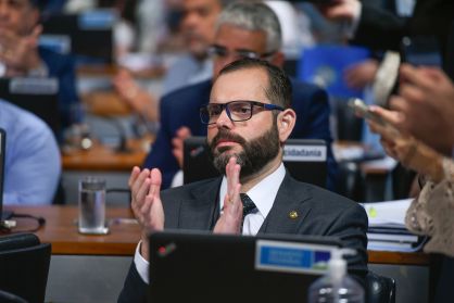O senador Jorge Seif (PL-SC) durante sessão da Comissão de Constituição e Justiça (CCJ) do Senado