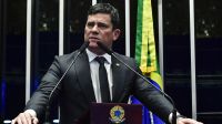 Ausente, Moro é chamado de "fujão"; educação é foco em debate no PR