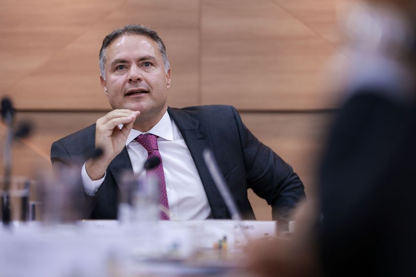 Renan Filho, ministro dos Transportes / economia Dólar opera acima de R$ 5,10 enquanto dados de inflação puxam pessimismo sobre Fed https://www.cnnbrasil.com.br/economia/macroeconomia/mercados-dolar-ibovespa-hoje-12-de-abril/