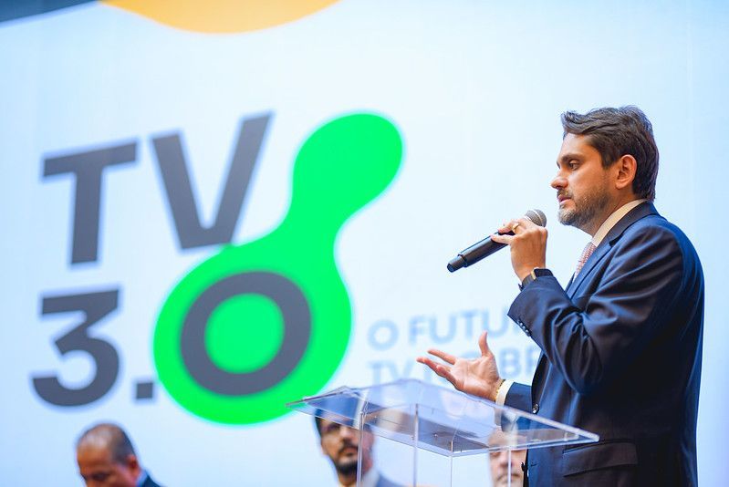 O ministro das Comunicações, Juscelino Filho, durante anúncio em Brasília