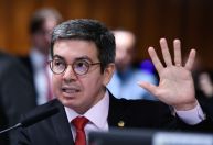 Randolfe: Após pedido de líderes, governo deve retirar urgência da regulamentação da tributária