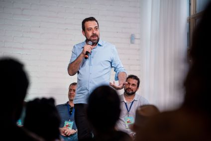 Pré-candidato à Prefeitura de São Paulo Guilherme Boulos (PSOL) participa de evento, em São Paulo, em 13 de abril de 2024