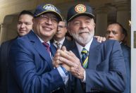 Lula é recebido por Gustavo Petro em palácio presidencial na Colômbia