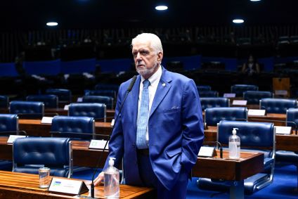 O líder do governo no Senado Federal, senador Jaques Wagner (PT-BA), durante pronunciamento à bancada no plenário