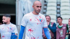 Fortaleza usa camisa com marcas de sangue após atentado