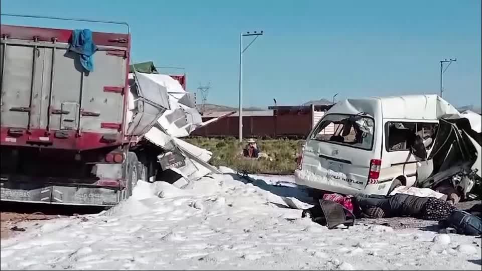 Acidente de ônibus na Bolívia deixa ao menos 14 mortos
