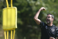 Botafogo inicia série de jogos no Rio, contra o Atlético-GO, em busca de ajustes