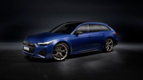 Audi RS 6 Avant Legacy é perua esportiva alemã na cor azul Ascari