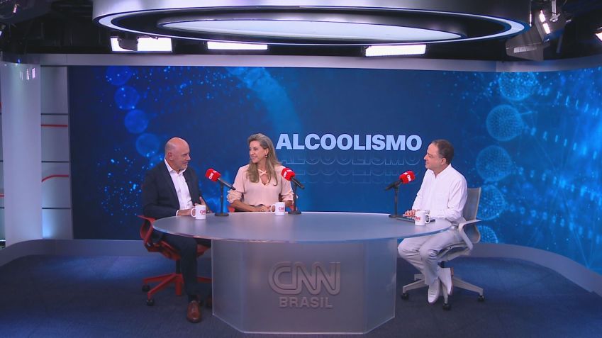 Arthur Guerra, psiquiatra especializado em dependência química, e Maria Alice Fontes, neuropsicóloga também especialista em dependência química são os convidados do dr. Roberto Kalil do "CNN Sinais Vitais - Dr. Kalil Entrevista" desta semana / CNN/Divulgação