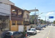Corpo de PM é encontrado em porta-malas de carro na Baixada Fluminense