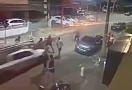 RJ: após briga, adolescente pega carro de empresa da mãe e atropela grupo; veja