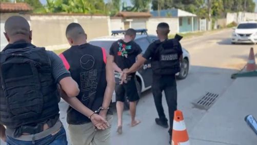 Momento em que os dois suspeitos foram presos no Rio