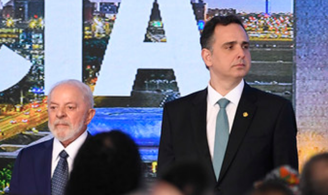 O presidente da República, Luiz Inácio Lula da Silva (PT), e o presidente do Senado, Rodrigo Pacheco (PSD)