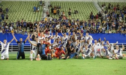 Vídeo: jogadores de time cearense se fingem de mortos para comemorar acesso