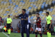 Carpini reage à situação no São Paulo após nova derrota; diretoria se cala