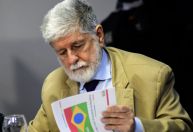 Celso Amorim mantém viagem à Venezuela, mas evitará encontro com candidatos