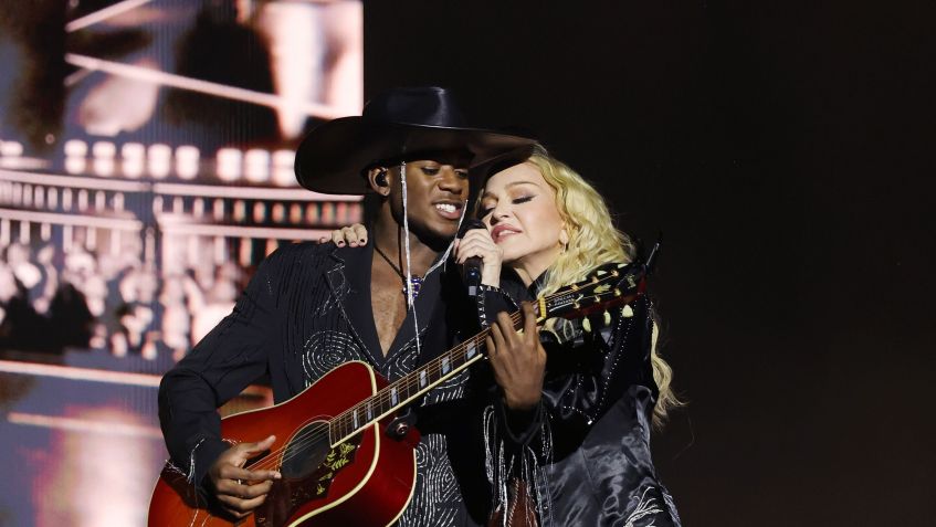 David Banda e Madonna em show da "Celebration Tour", em Londres, no final de 2023 / Foto: Kevin Mazur/WireImage for Live Nation